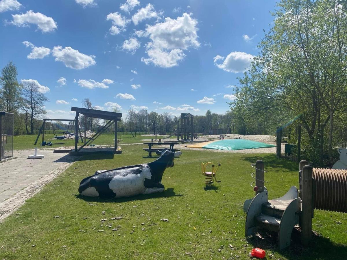 Pipowagens Bij Pannenkoekenrestaurant & Camping De Koppenjan 'Een Uniek Verblijf Met Kinderspeelboerderij' Jubbega-Schurega 外观 照片